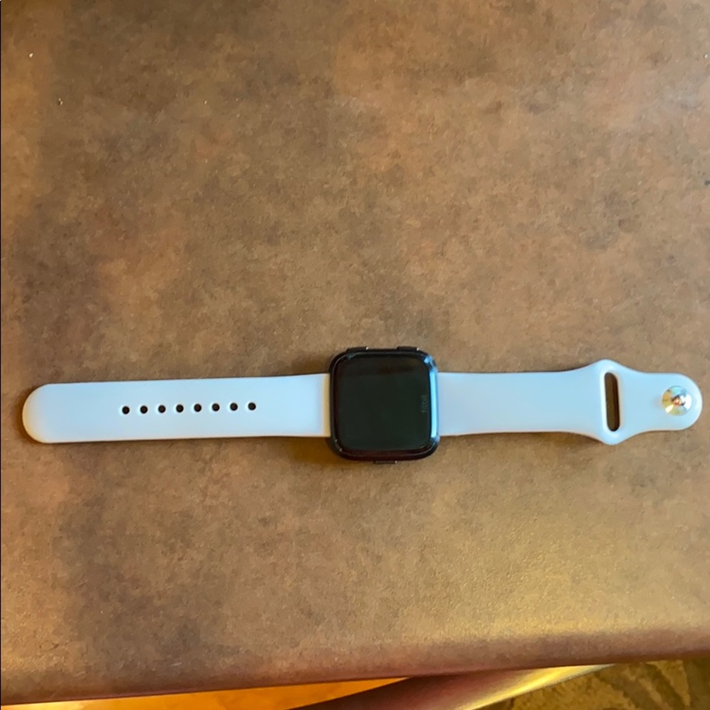 Fitbit Vera with a total of 6 bands